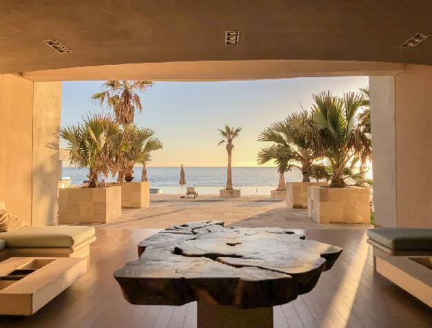 BEACH FRONT CONDOMINIUM                                                                                                                               