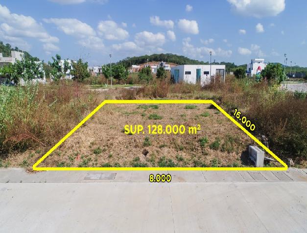 OPORTUNITY LOT IN GATED COMMUNITY