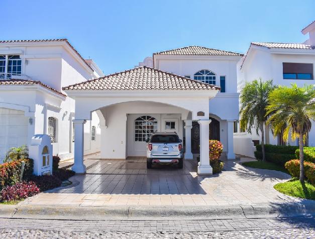  HOUSE FOR SALE OVERLOOKING THE GOLF COURSE IN EL CID 