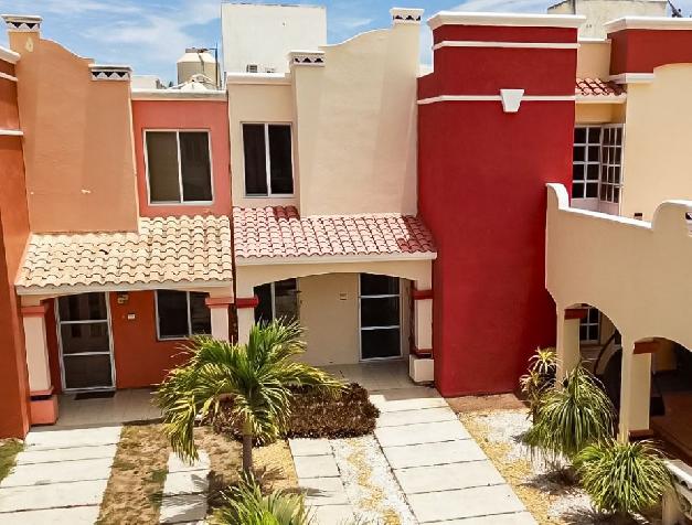 3 BEDROOM HOUSE WITH 1 OF THEM IN GROUND FLOOR IN CERRITOS AREA