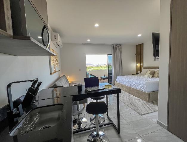 New Loft in Cerritos Few steps from the beach