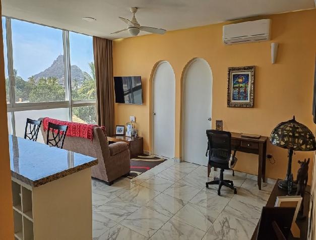 RARE FIND! Turn key 2BDR Condo with views to Mazatlan´s Lighthouse. 